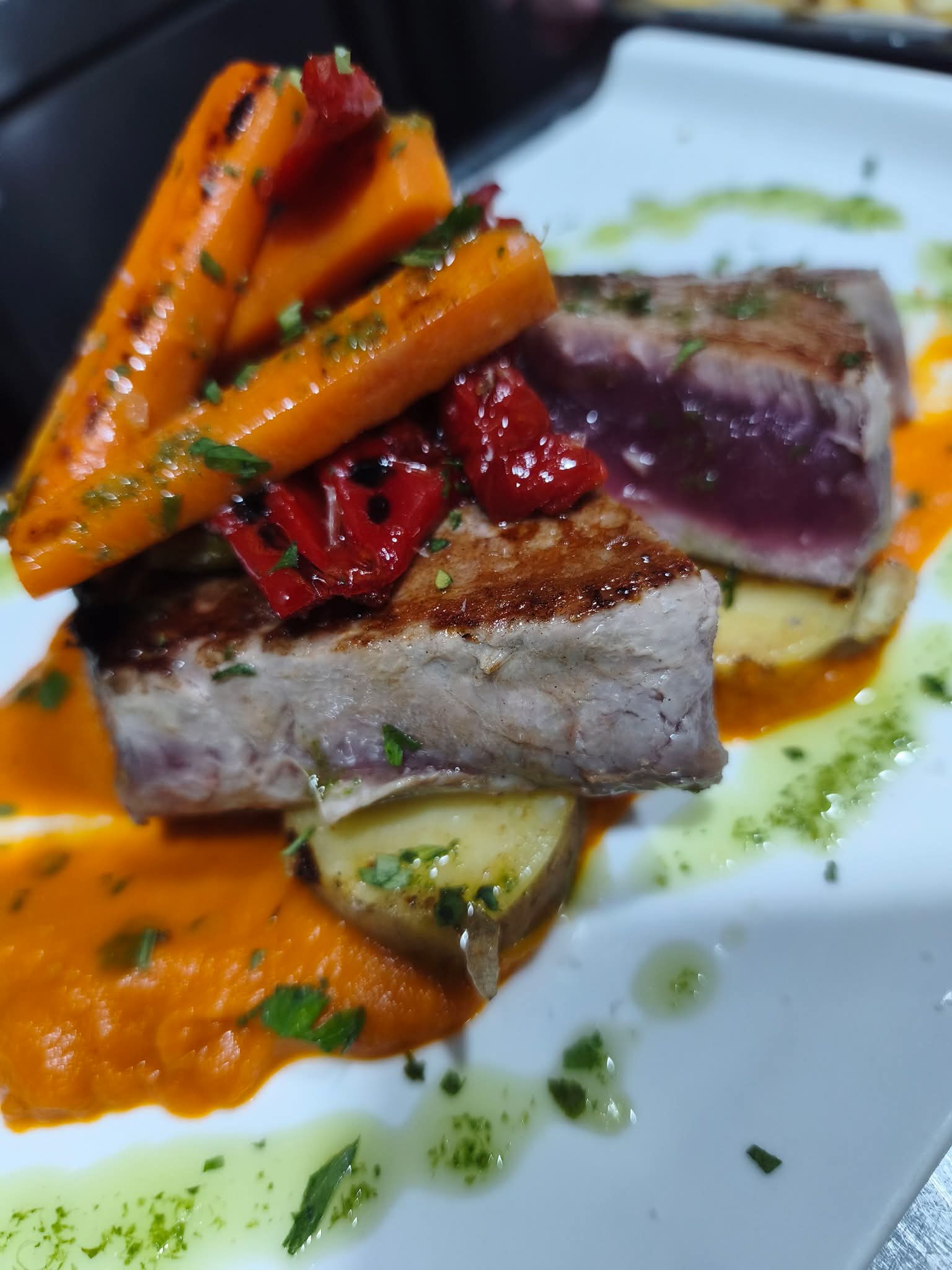 Atún rojo con tomate casero de Casa Javi