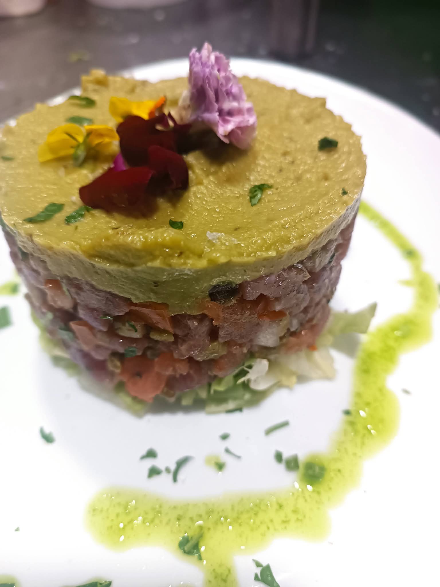 Tartar de atún con guacamole